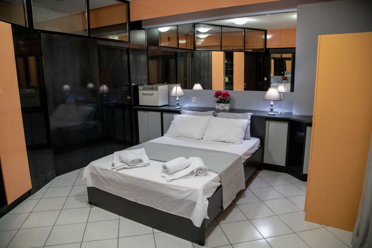 Christine'S Downtown Suites Kavala Bagian luar foto