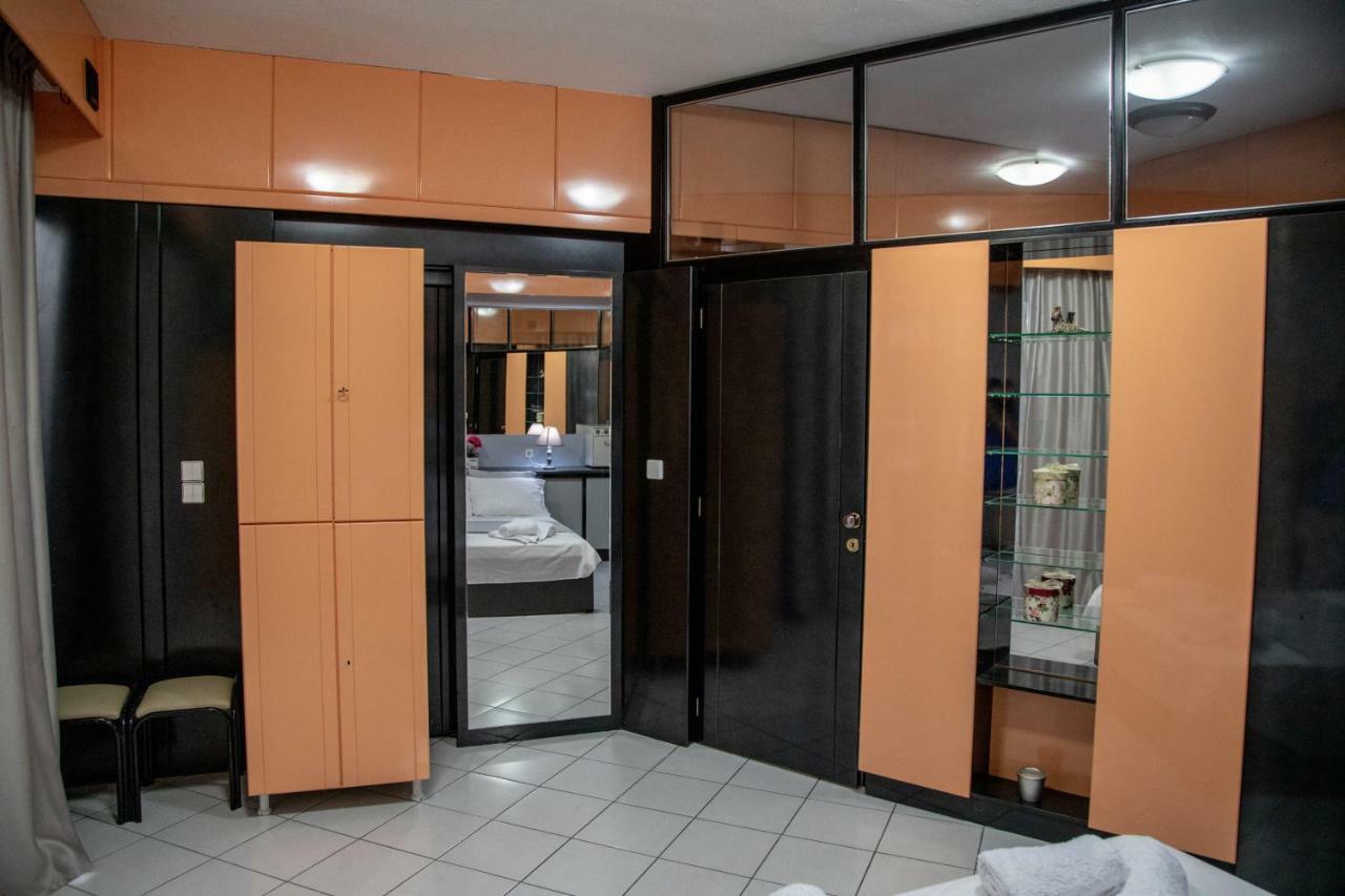 Christine'S Downtown Suites Kavala Bagian luar foto